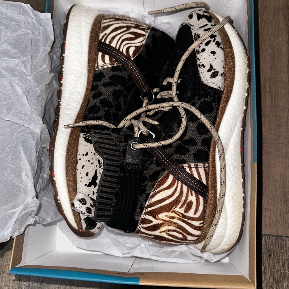 OTBT Sneakers - Picture 2 of 5